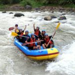 rafting di sungai elo