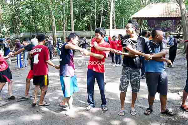Outbound Grup Capcuss Karst Tubing Jogja, 18 Des 2016