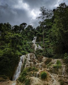 Air Terjun Penawangan yang bertingkat alami