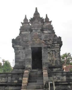 Bagian depan Pawon Candi