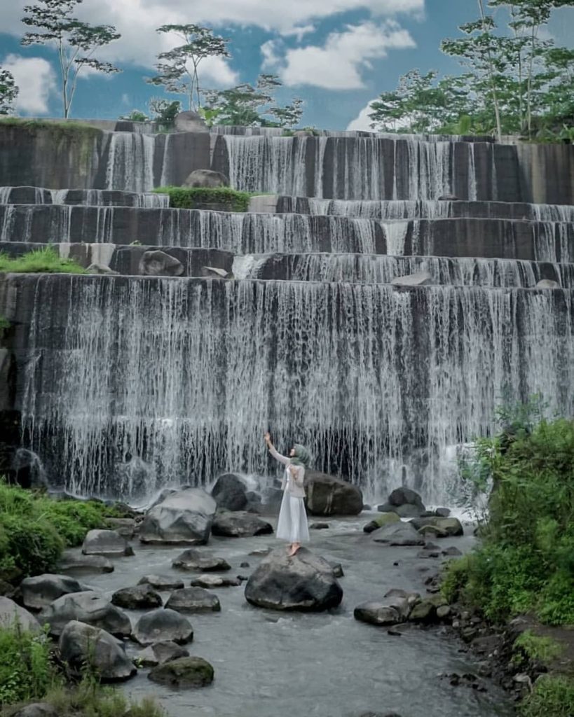 Air terjun berundak Watu Purbo