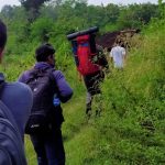 Trekking menuju area pantai Greweng Gunung Kidul
