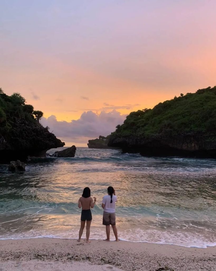 Pesona matahari tenggelam di Greweng